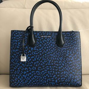 Michael Kors purse. NWT. Unique design